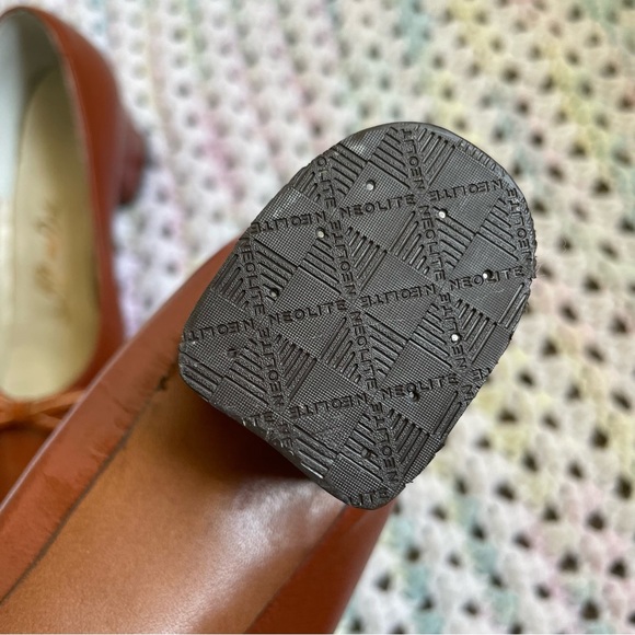 *SOLD* Vintage Hold Renfrew Pumps - Picture 6 of 11